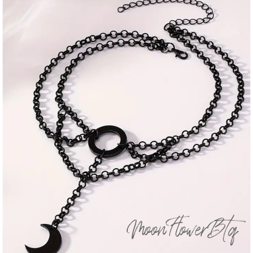Gothic Crescent Moon Pendant Choker Necklace - Picture 4 of 7